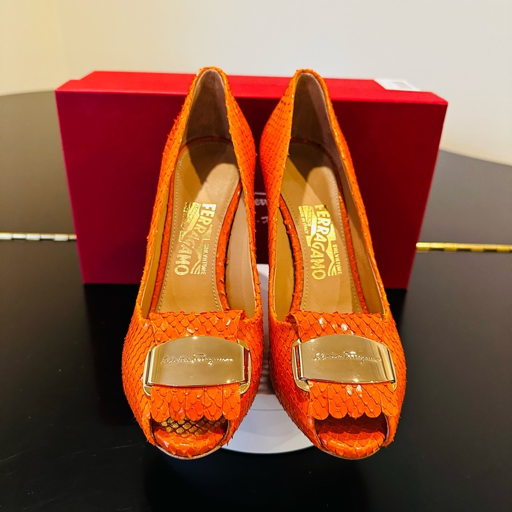 NWT Luxury Classic Chic RARE Authentic Salvatore Ferragamo Orange Python Pumps - Picture 4 of 17